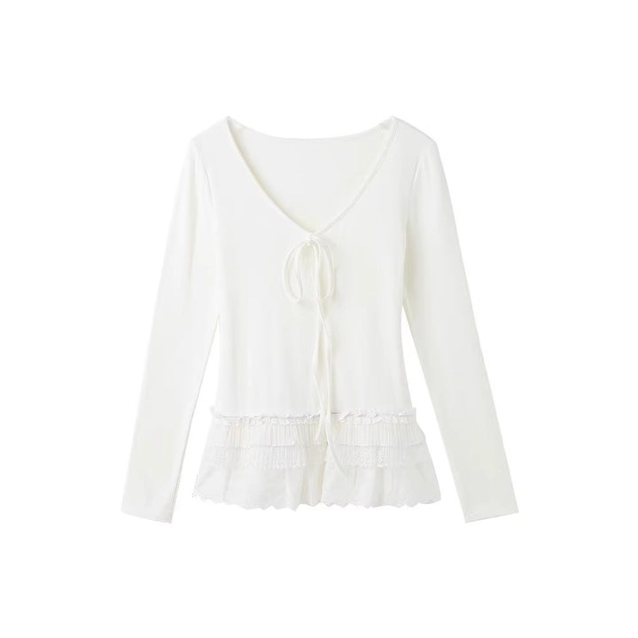 Ladies top with lace ruffle and fashionable V-neck Chic & Stil