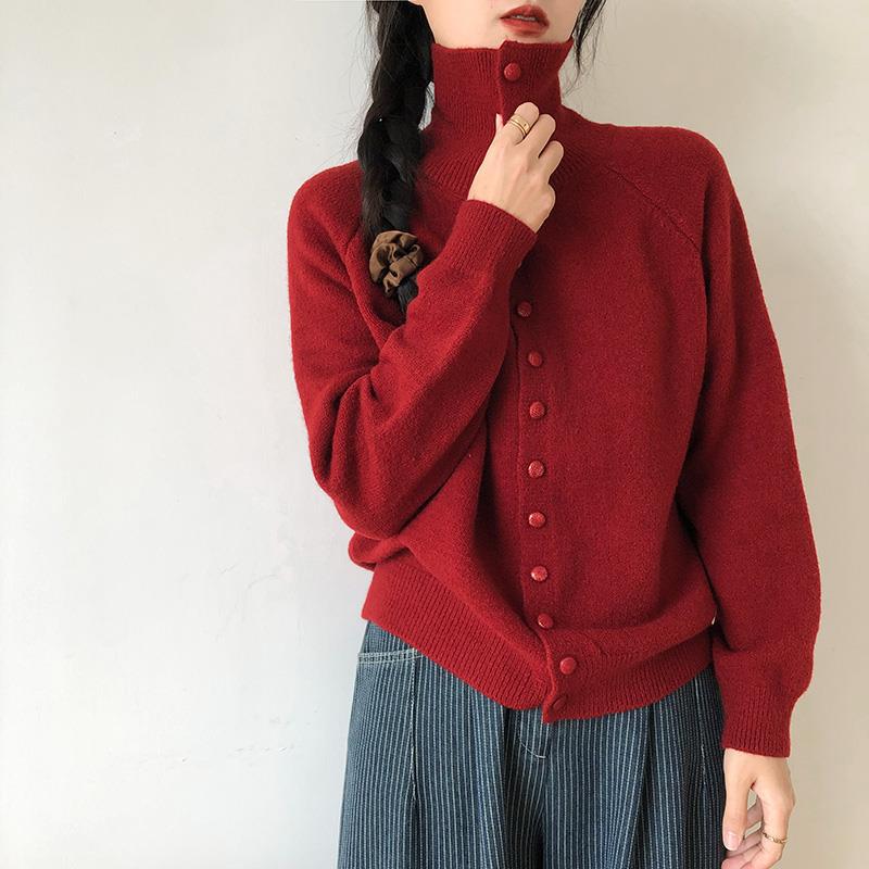 Cardigan à boutons pour femmes avec une coupe moderne et une texture fine Chic & Stil