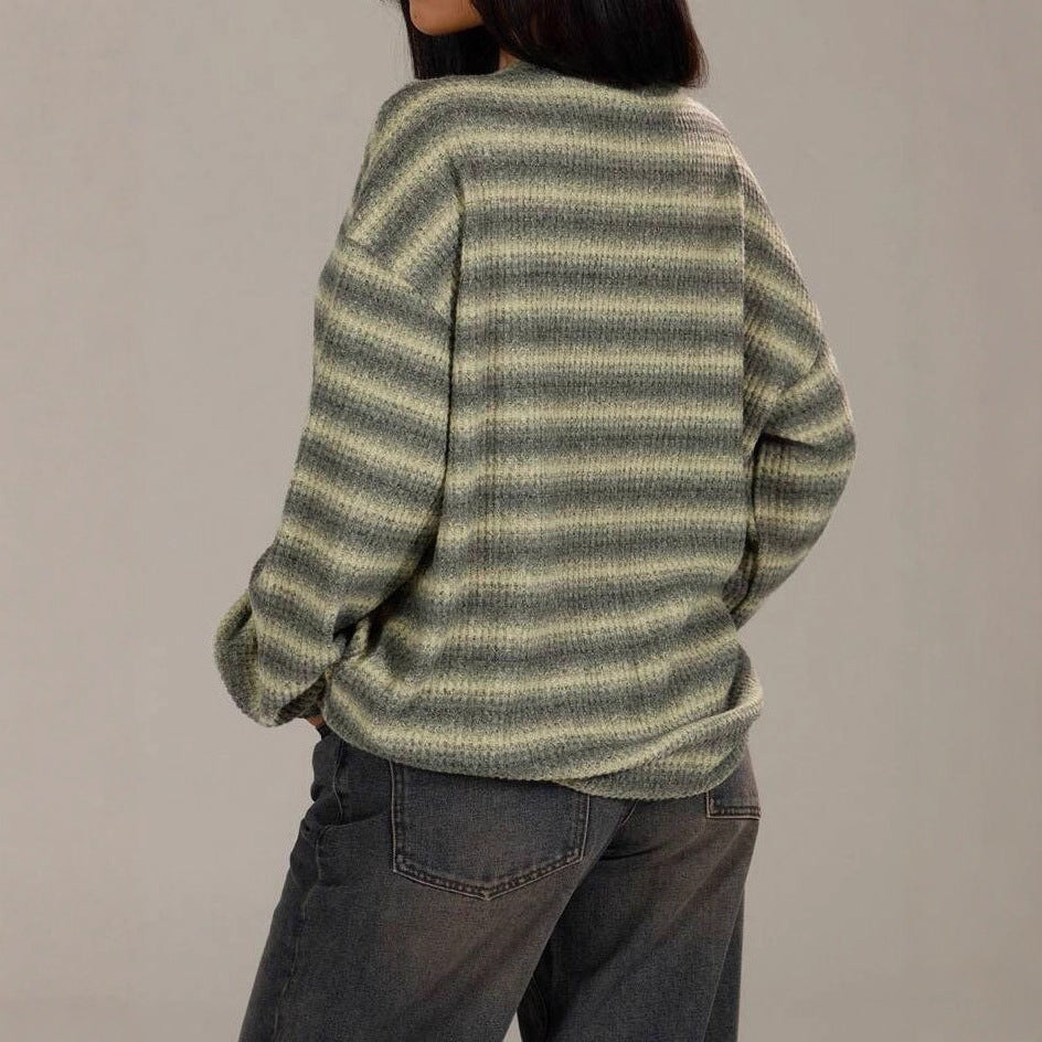 Pull en tricot confortable pour femmes avec un motif rayé tendance Chic & Stil