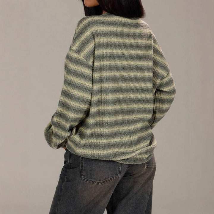 Pull en tricot confortable pour femmes avec un motif rayé tendance Chic & Stil
