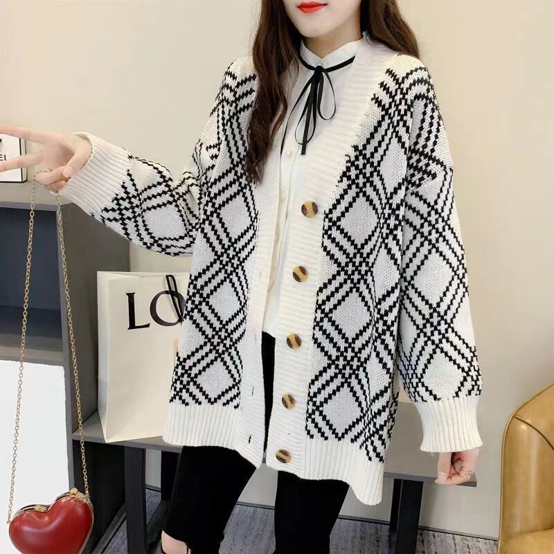 Ladies comfortable cardigan with classic plaid pattern and wooden buttons Lune London