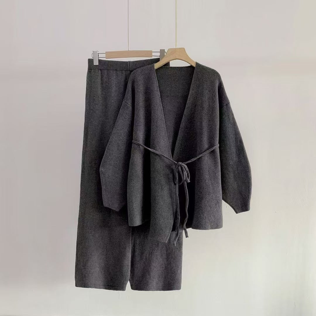 Haut drapé élégant pour femme avec une coupe ample et un pantalon assorti Chic & Stil