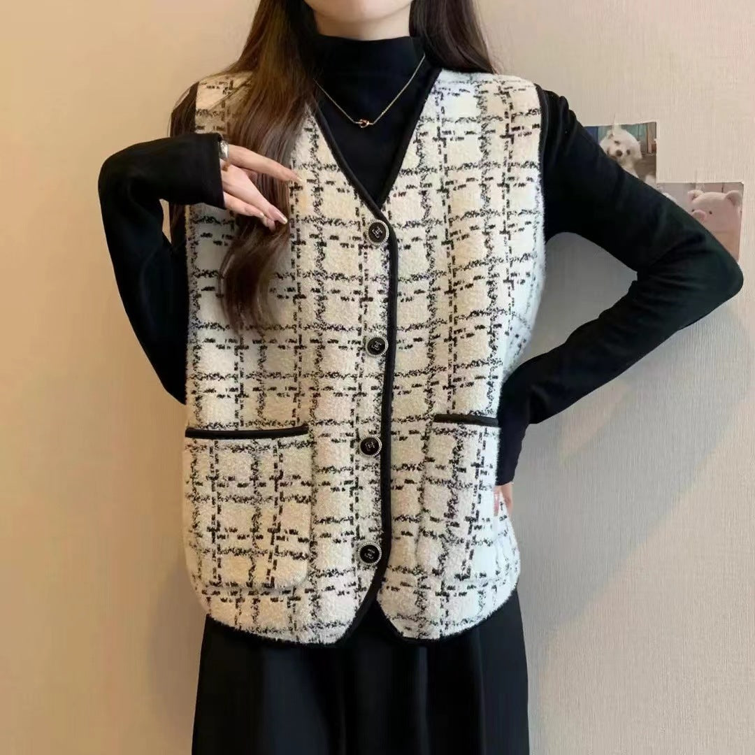Fashionable women's vest with contrasting pockets Lune London