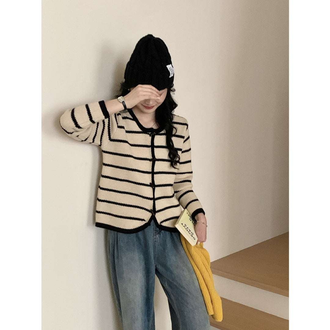 Gilet pour femmes avec motif rayé maritime et grands boutons Chic & Stil