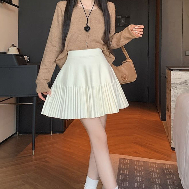 Pleated women's skirt with high waist and elegant drape Lune London