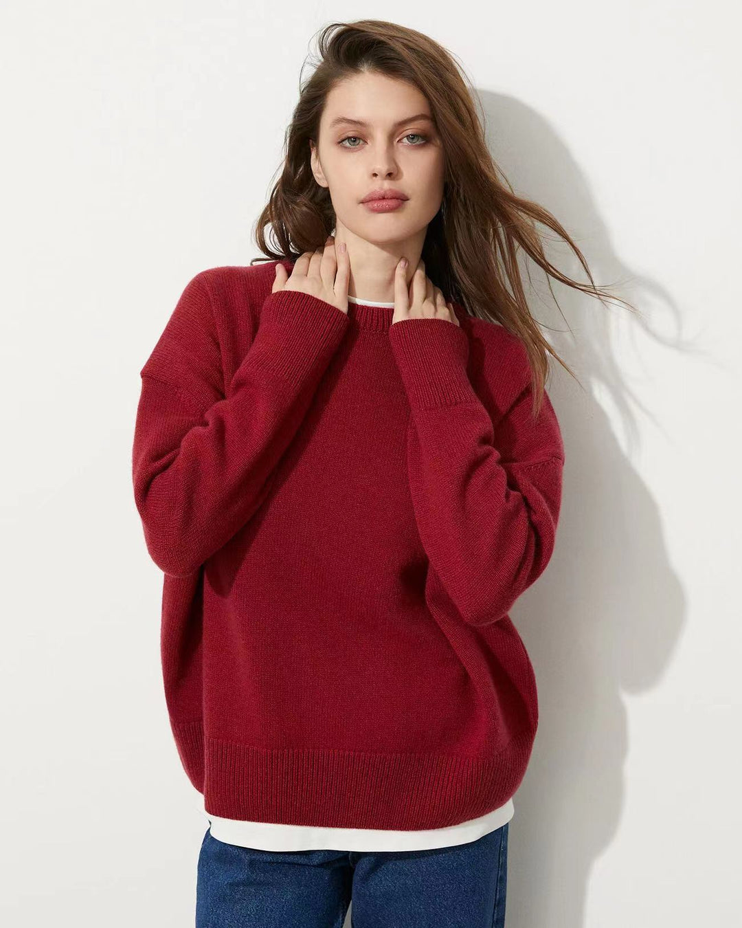 Cozy fine-knit sweater for women with a loose fit and a round neckline Lune London