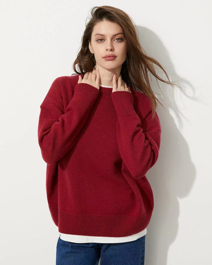 Cozy fine-knit sweater for women with a loose fit and a round neckline Lune London