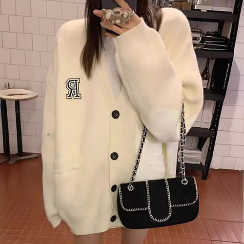 Casual knitted jacket for women with front pockets and button closure Lune London
