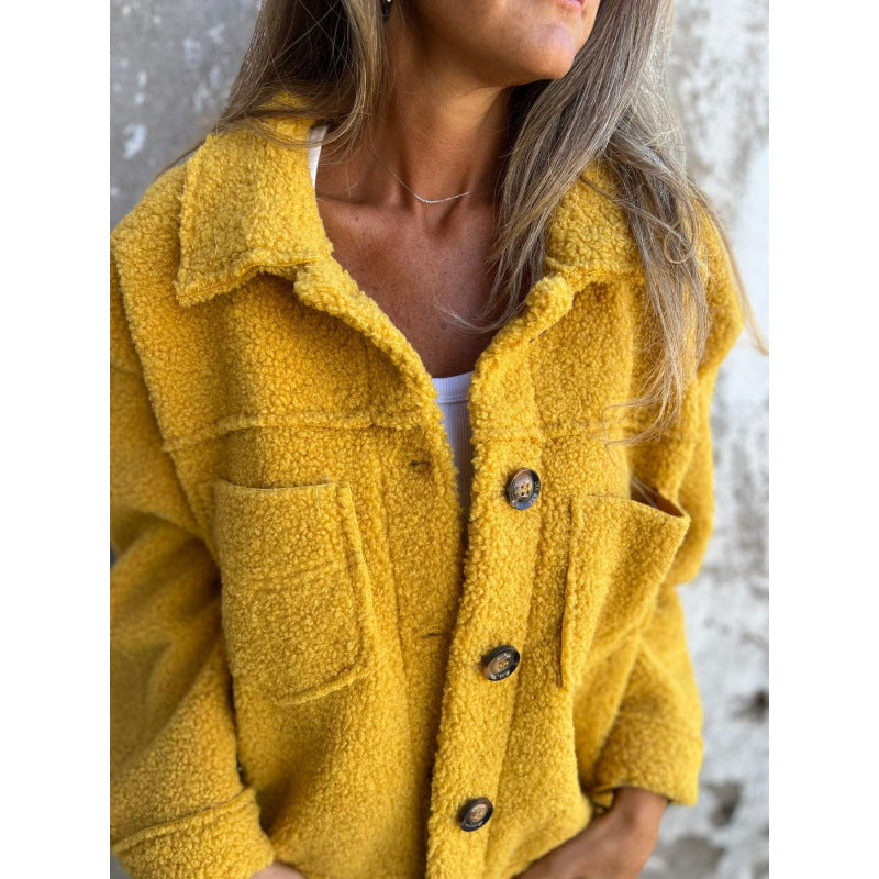 Ladies cozy faux fur coat with practical pockets Lune London