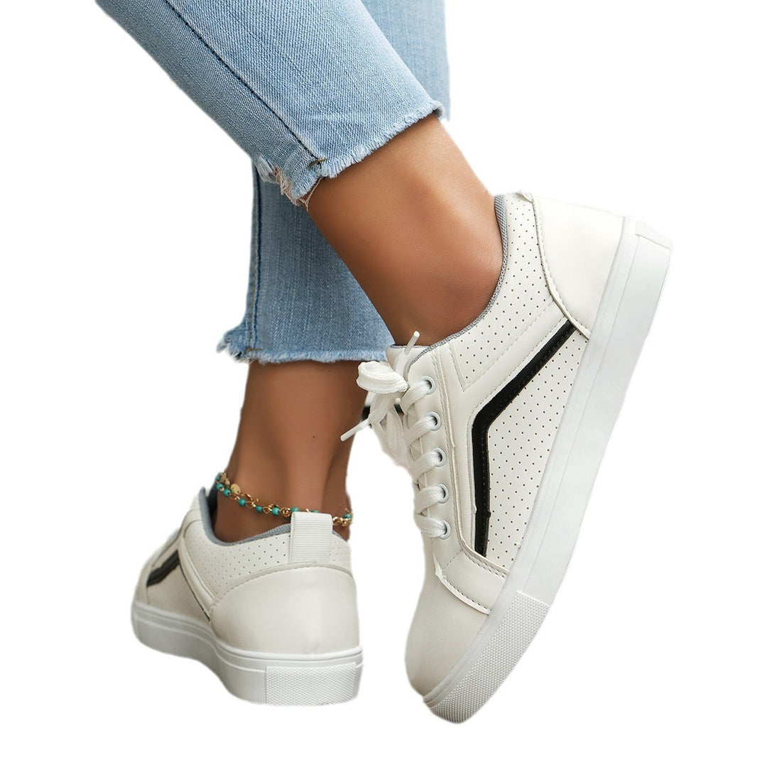 Fashion sneakers for women with perforated surface and flexible sole Lune London