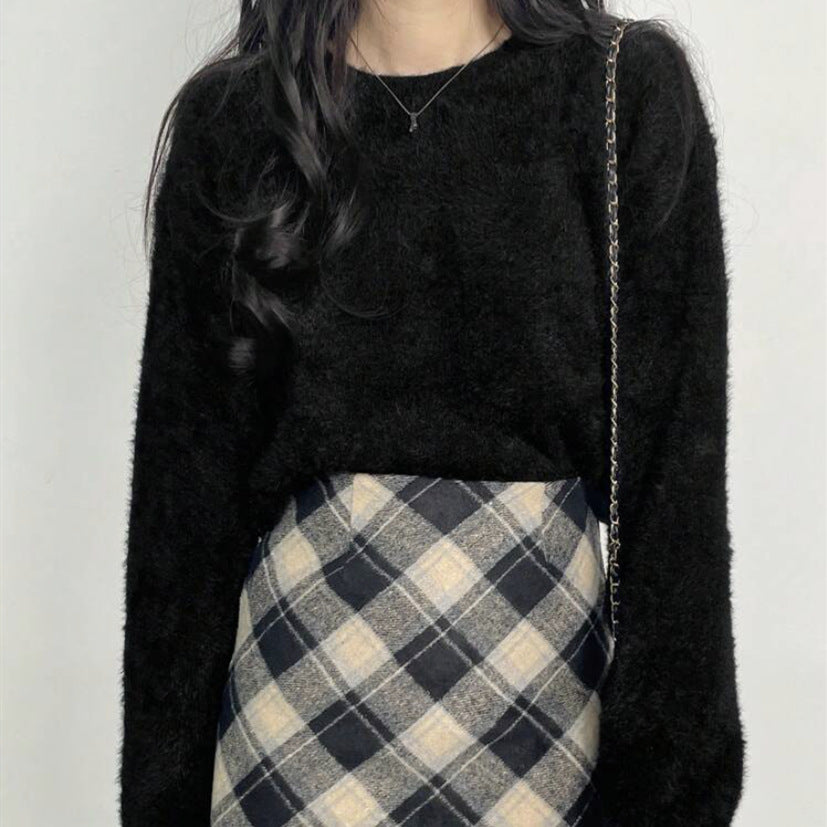 Ladies Soft Sweater with Oversized Fit and Chic Fashion Design