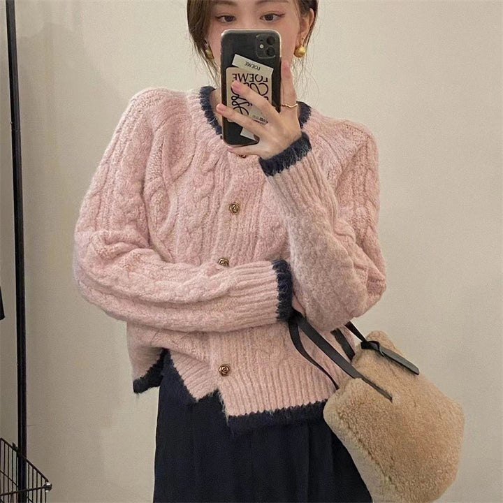 Cardigan en chunky knit pour femmes avec motif en câble décoratif et boutons élégants Chic & Stil