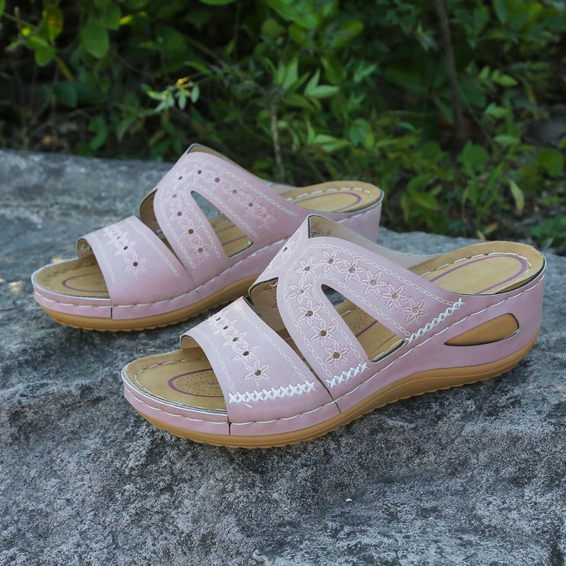 Comfortable strap sandals for women with floral design and adjacent openings Lune London