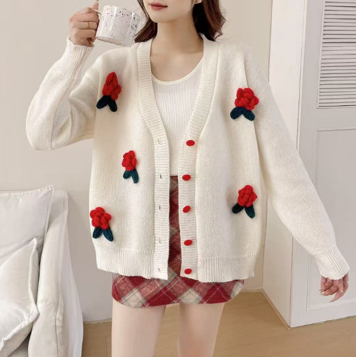 Femmes cardigan ludique en tricot avec des appliques florales et des détails de boutons Lune London