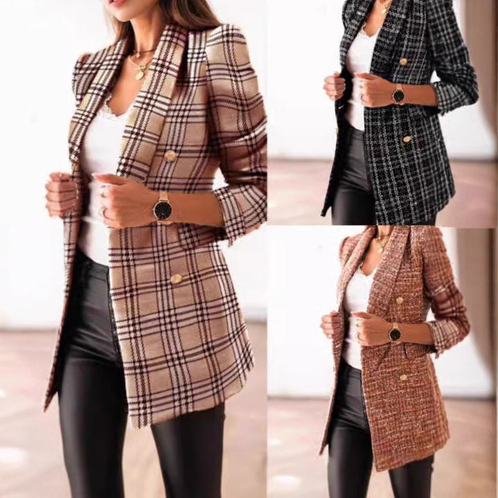 Women Elegant tweed blazer with tailored fit and button detail Lune London