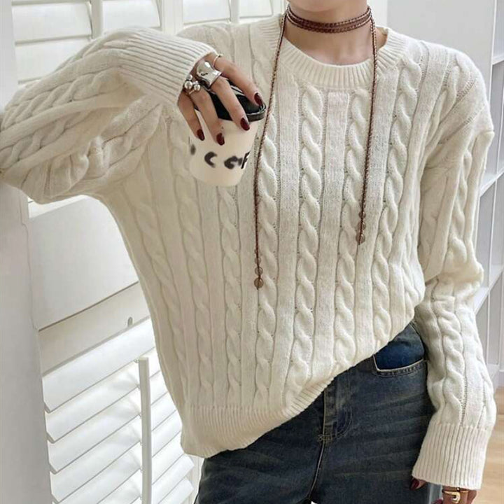 Women's chunky knit sweater with cable pattern Lune London