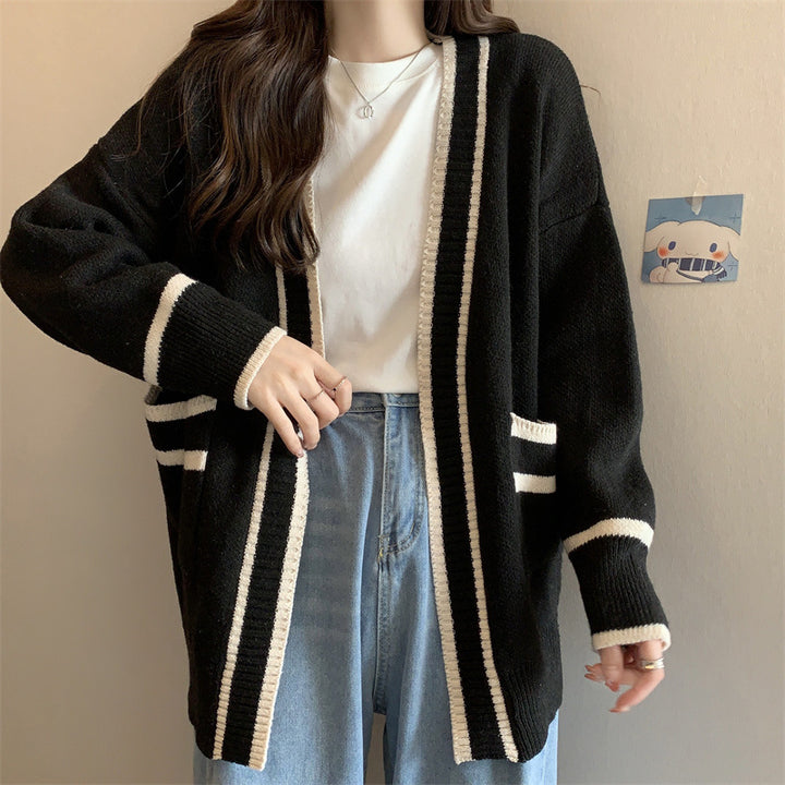 Ladies casual cardigan with large pockets and contrasting details Lune London