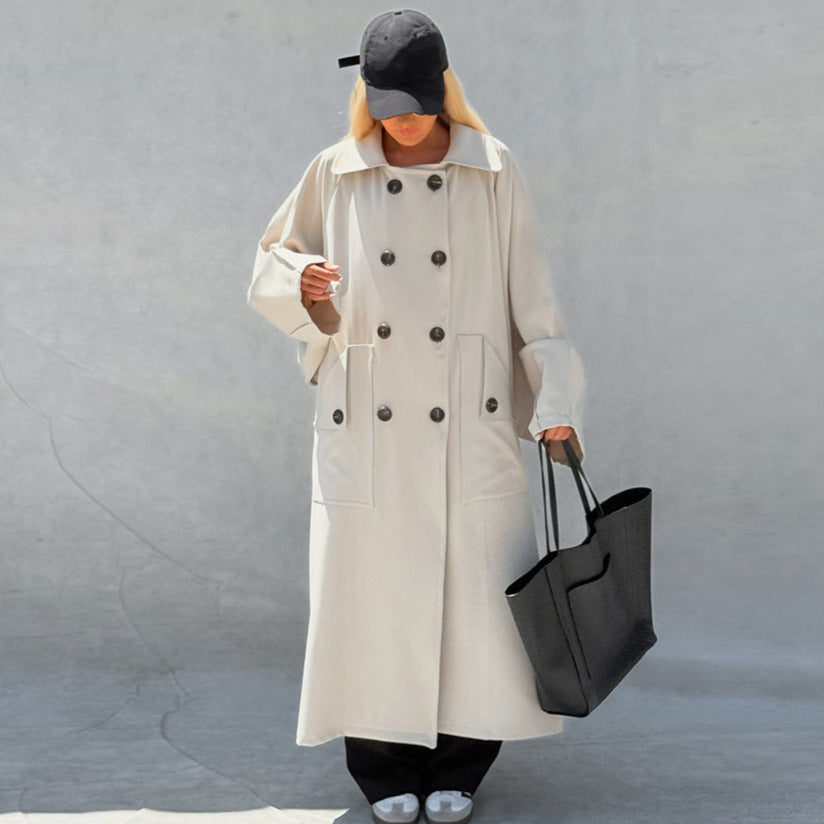 Women’s trench coat with double-breasted buttons and practical pockets Lune London