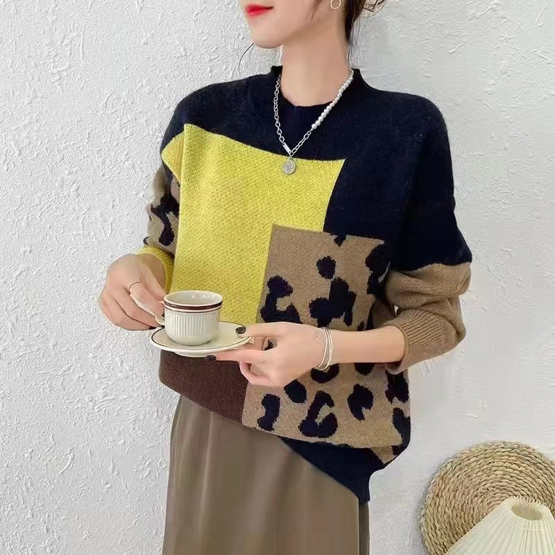 Fashionable women's sweater with graphic pattern and raglan sleeves Lune London