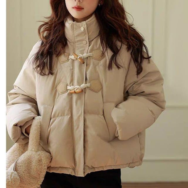 Veste matelassée oversize pour femme avec col haut et détails de bouton Chic & Stil