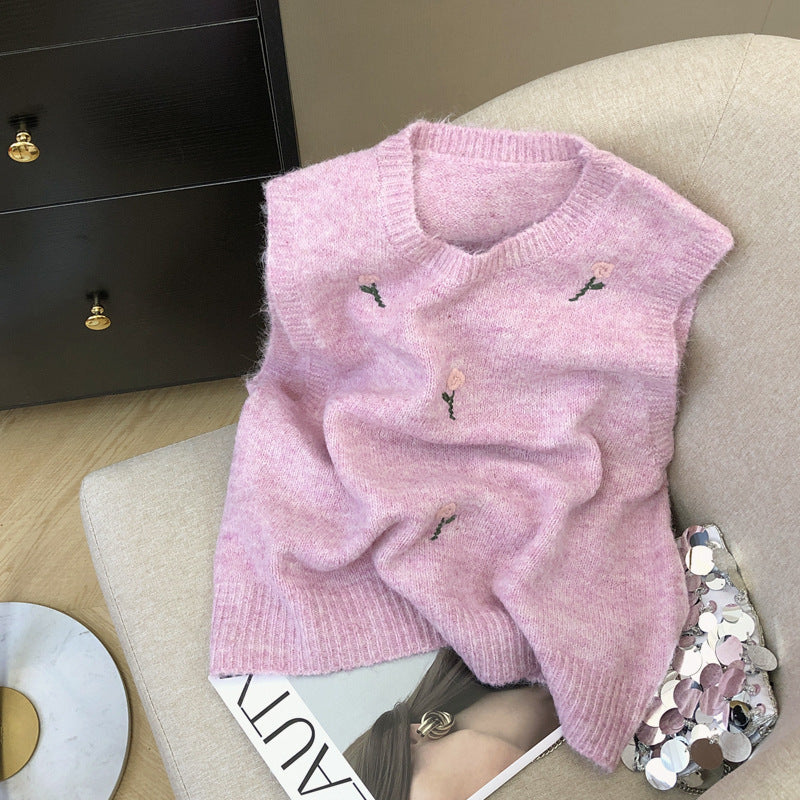 Knitted cardigan for women with delicate flower embroidery Lune London
