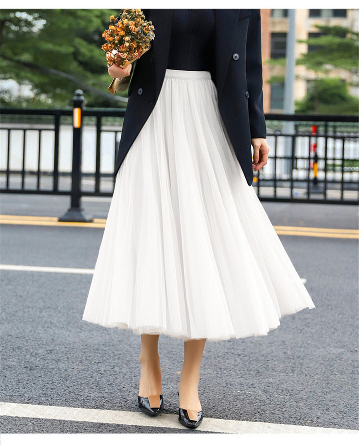 Elegant tulle skirt for women with a flared cut and an elastic waistband Lune London