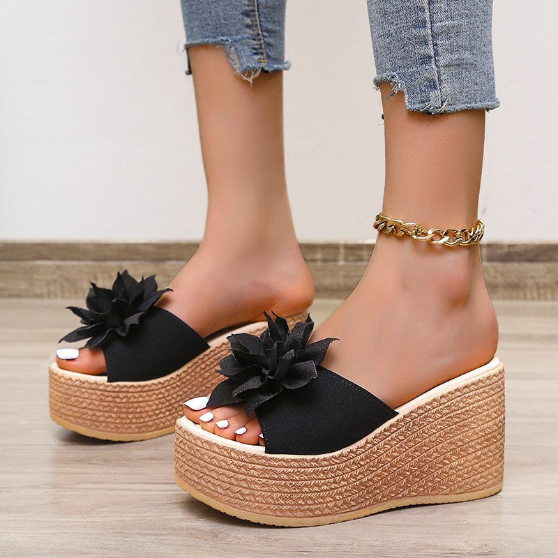 Wedge sandals for ladies with floral decoration and non-slip sole Lune London