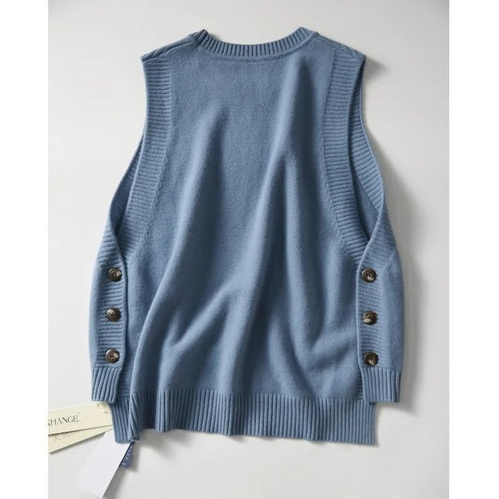 Gilet en tricot pour femmes avec des boutons décoratifs et un grand confort de port Chic & Stil