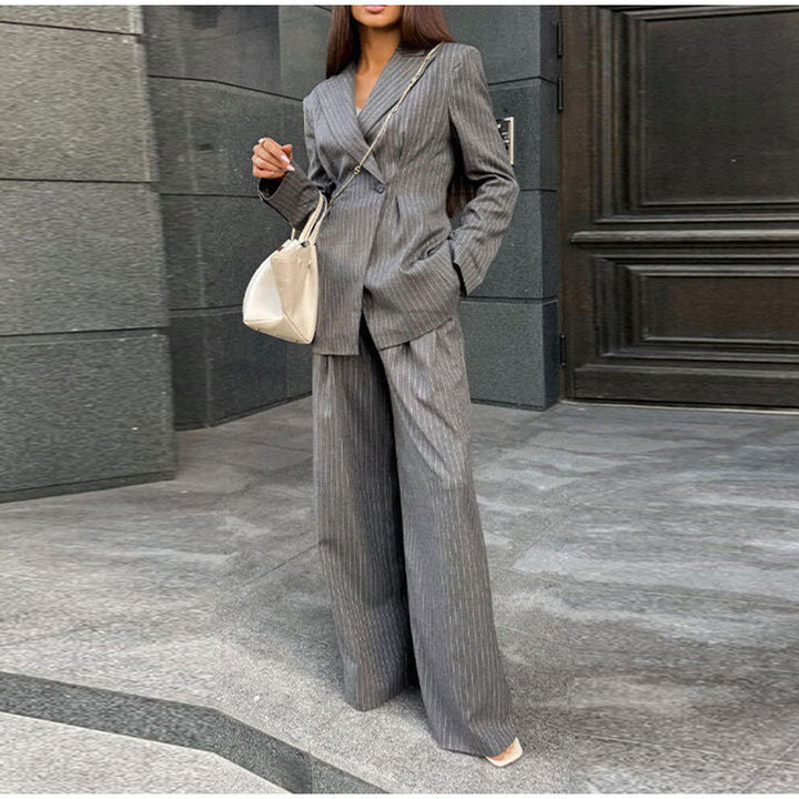 Elegant two-piece suit set for women with double button closure and wide leg Lune London
