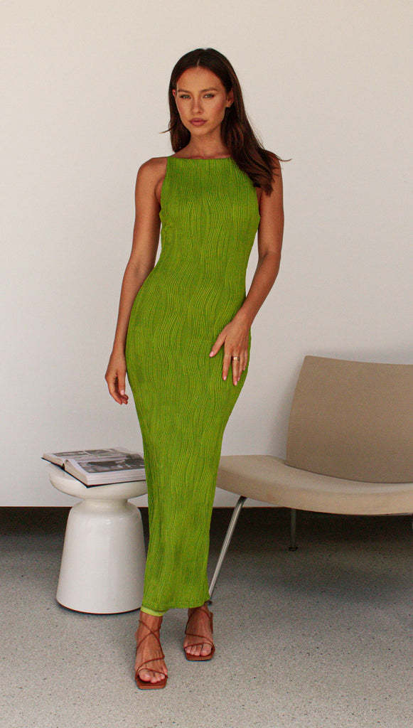 Chic & Stil Elegant ribbed design women’s maxi dress with a fitted silhouette