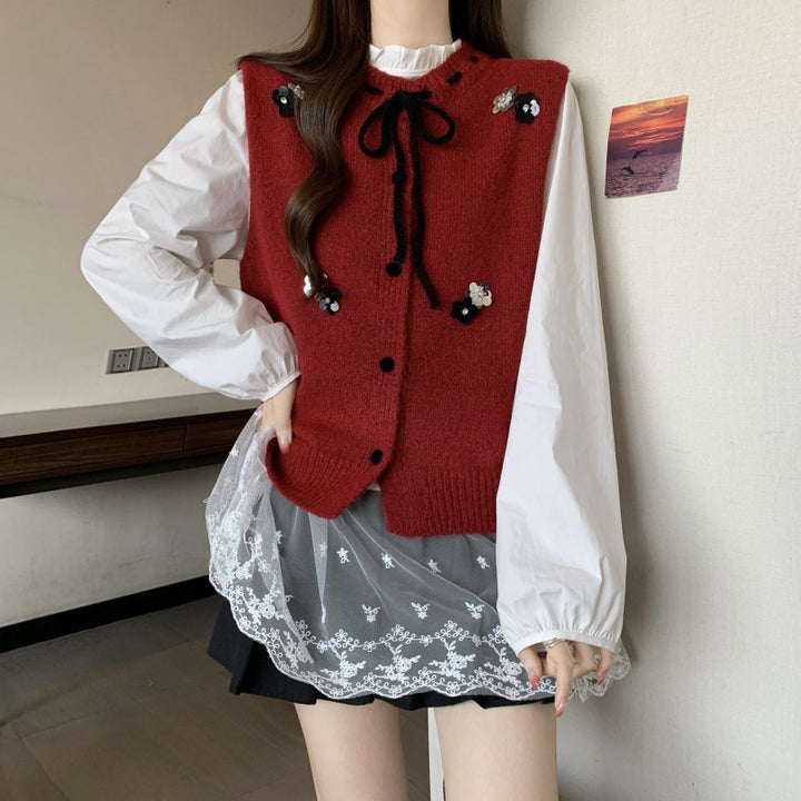 Cardigan pour femmes avec des applications florales décoratives et fermeture à nouer Chic & Stil