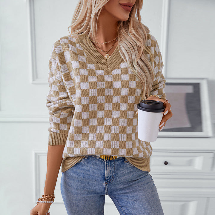 Casual women's V-neck sweater with checked pattern and loose fit Lune London