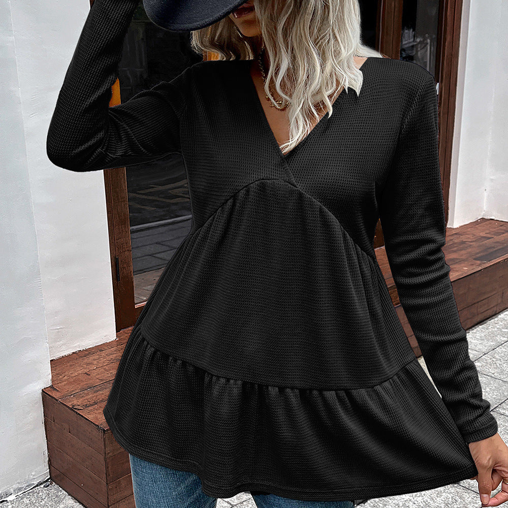 Casual women's T-shirt with ruffles and V-neck Lune London