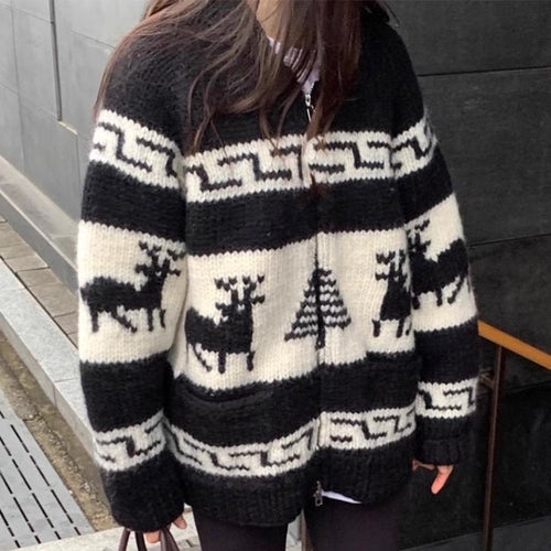 Women's cardigan with festive reindeer pattern and practical pockets Lune London