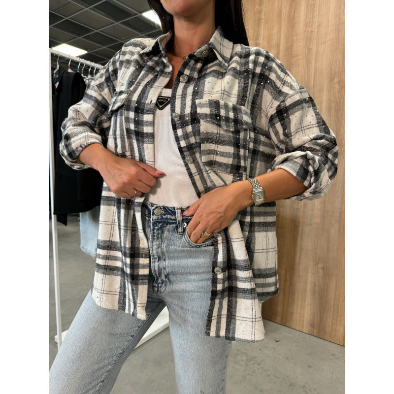 Chemise décontractée à carreaux pour femmes en coupe oversized avec poches poitrine pratiques Chic & Stil