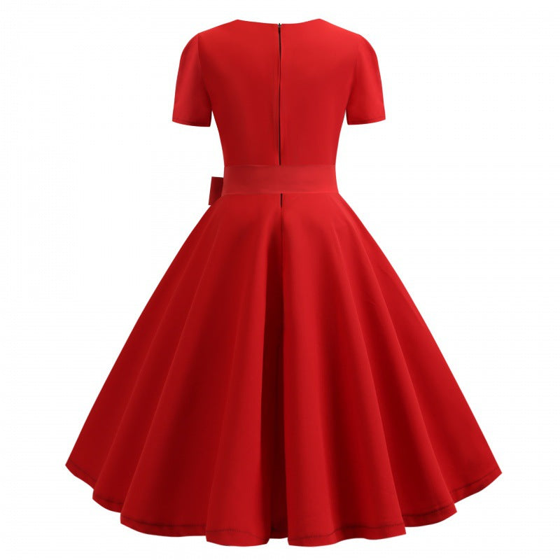 Robe évasée pour femmes avec patte de boutonnage élégante et ceinture ajustée Chic & Stil