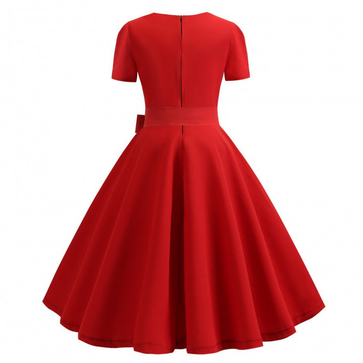 Robe évasée pour femmes avec patte de boutonnage élégante et ceinture ajustée Chic & Stil