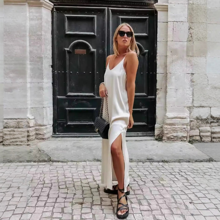 Spaghetti strap dress for ladies with an elegant cut and a fluid material Lune London
