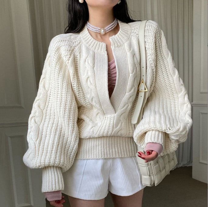 Chunky knit pullover for women with voluminous sleeves and a V-neck Lune London