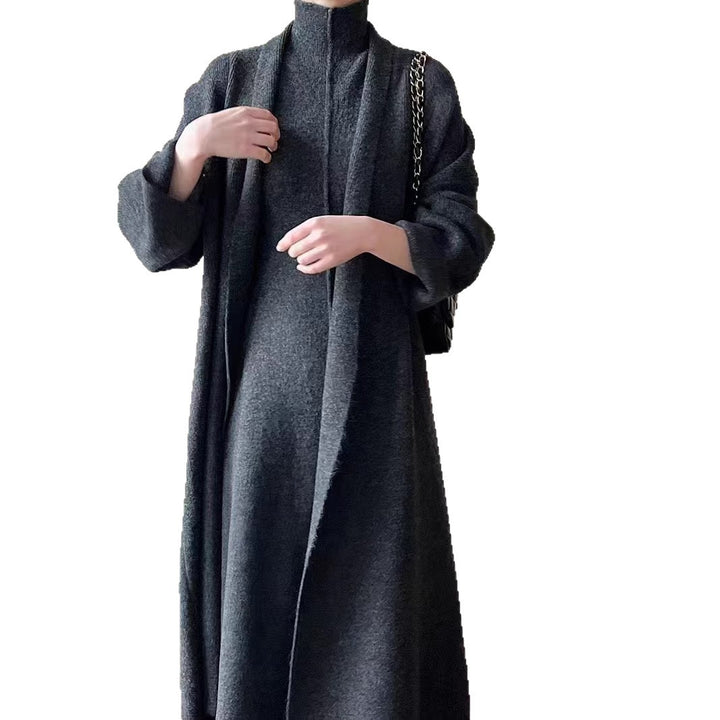 Robe en maille pour femmes avec col montant de haute qualité et manches décoratives Chic & Stil