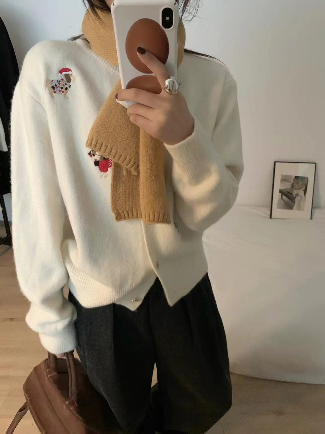 Cardigan pour femmes avec des appliqués ludiques et une coupe élégante Chic & Stil