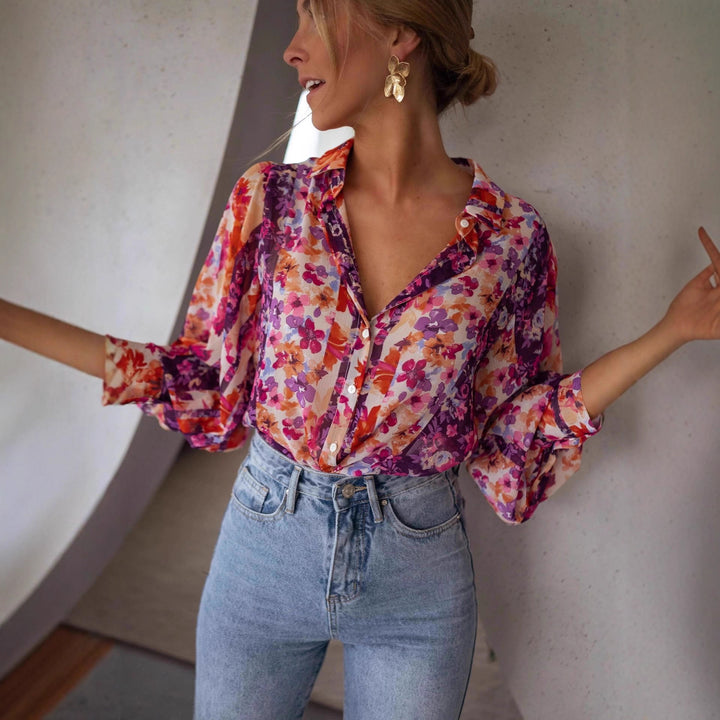 Women's blouse with floral patterns and elegant flutter sleeves Lune London