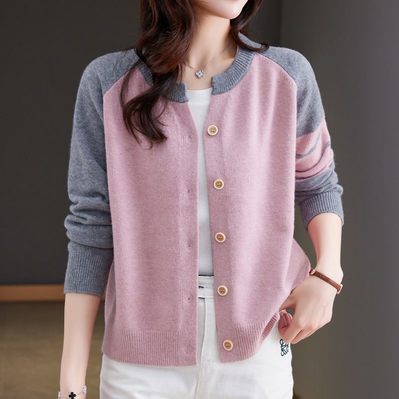 Cardigan pour femmes avec contrastes de couleurs et détails de boutons Chic & Stil