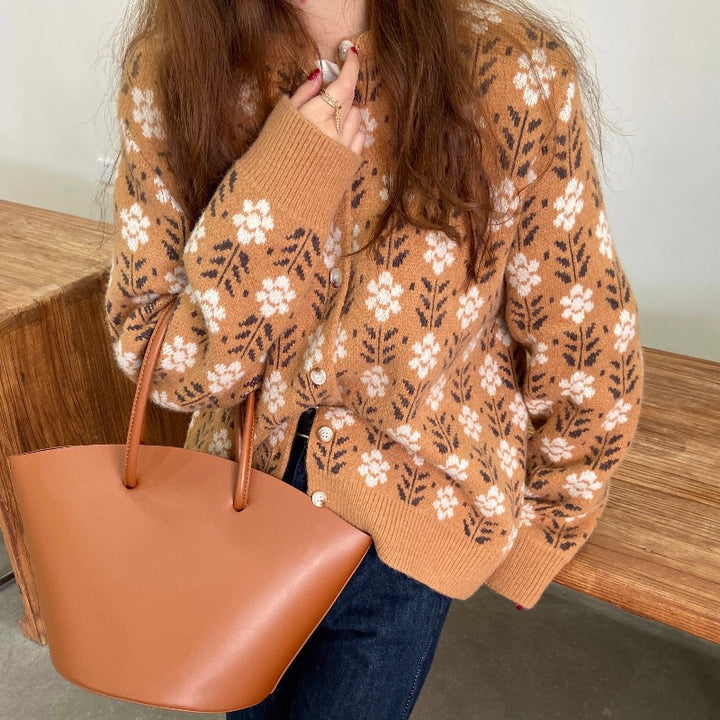 Women comfortable cardigan with floral patterns and high-quality buttons Lune London