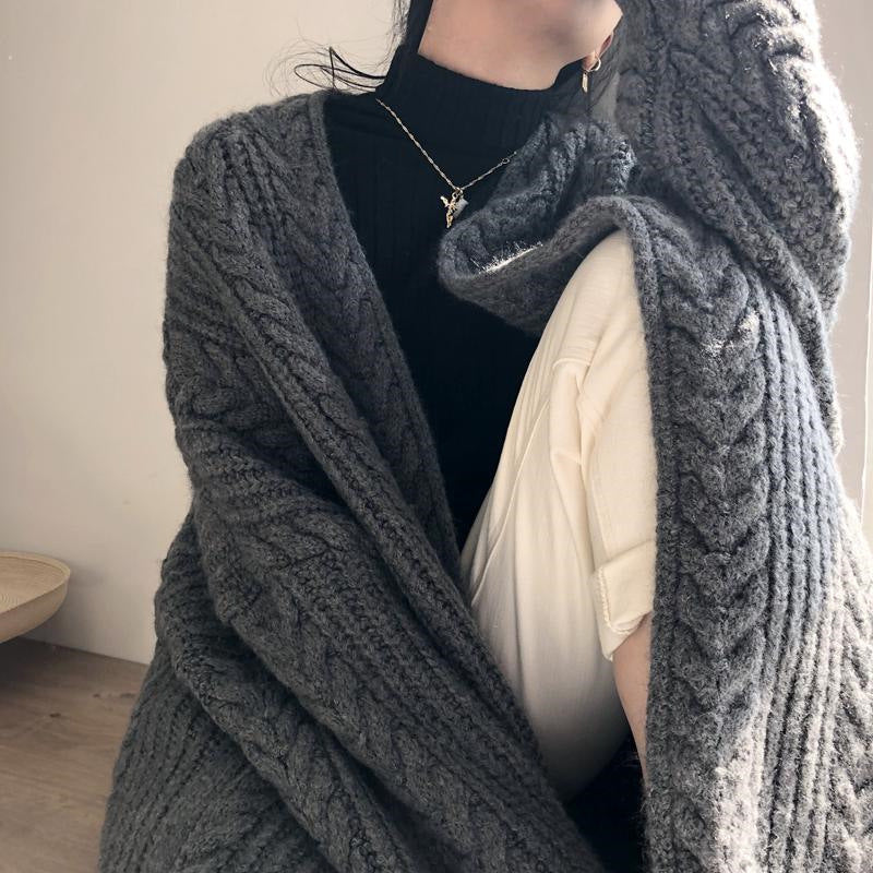 Ladies chunky knit cardigan with a zip design and a comfortable fit Lune London