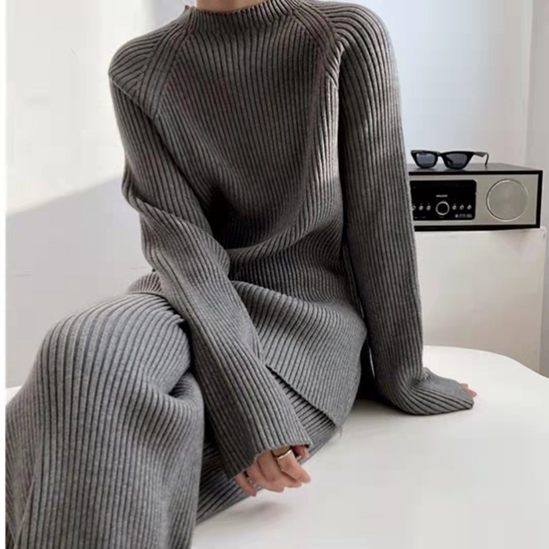 Women's knit set with a loose fit and a chic and stylish design