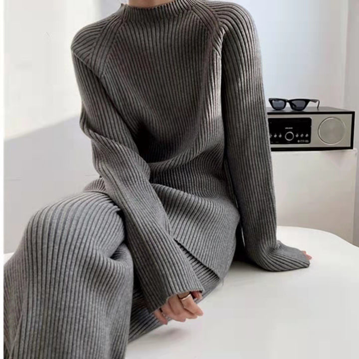 Knitted set for women with a relaxed fit and elegant design Lune London