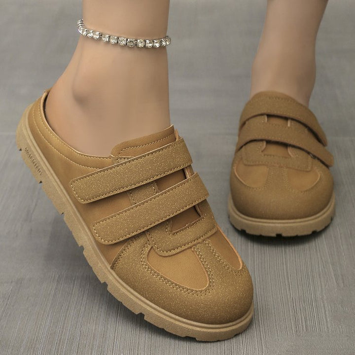Comfortable women's shoes with adjustable velcro straps and an ergonomic sole Lune London