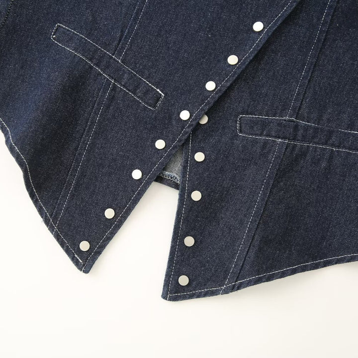 Lune London Elegant denim jacket for women with decorative snap buttons and a relaxed fit