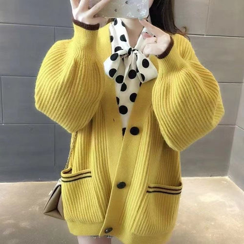 Cardigan féminin à la mode avec poches hautes et boutons décoratifs Chic & Stil